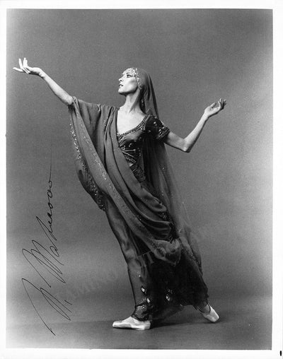 Makarova, Natalia - Signed Photo in La Bayadere