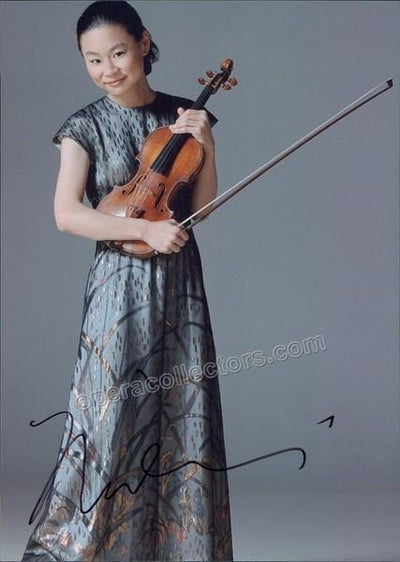 Midori - Signed photo with Violin
