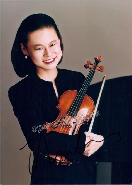 Midori - Signed photo with Violin - Tamino