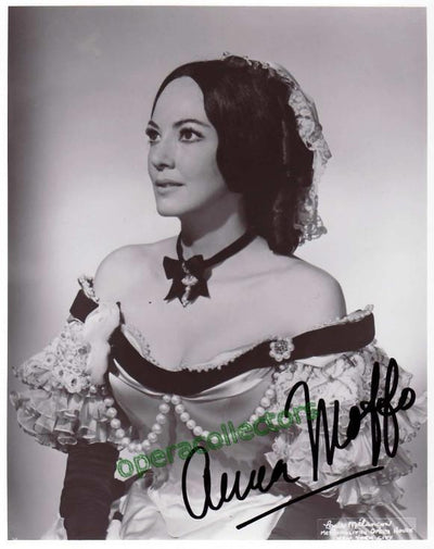 Moffo, Anna - shown as Violetta in La Traviata