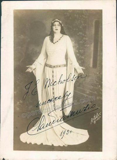 Muzio, Claudia - Signed photo as Leonora