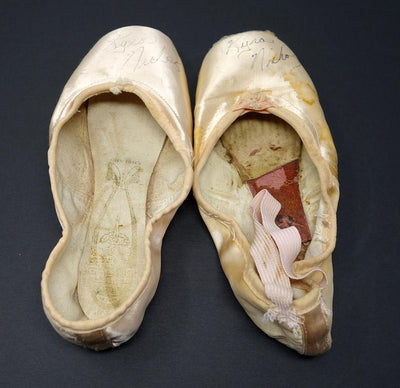 Nichols, Kyra - Signed Pointe Shoes