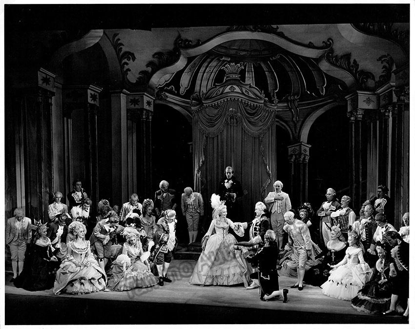 Opera - Lot of 62 Unsigned Photos - Tamino