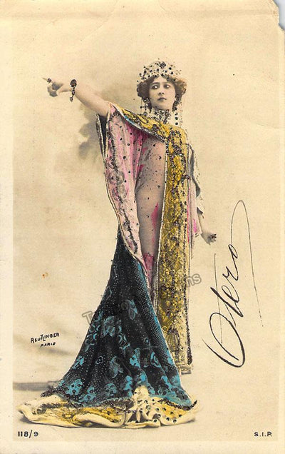 Otero, Carolina - Signed Photo