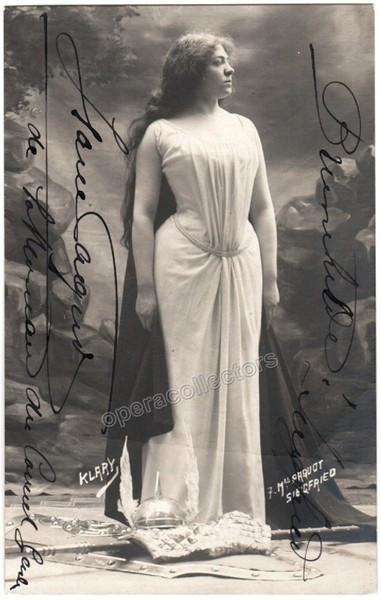 Paquot d'Assy, Jeanne - Signed Photo Postcard as Brunnhilde
