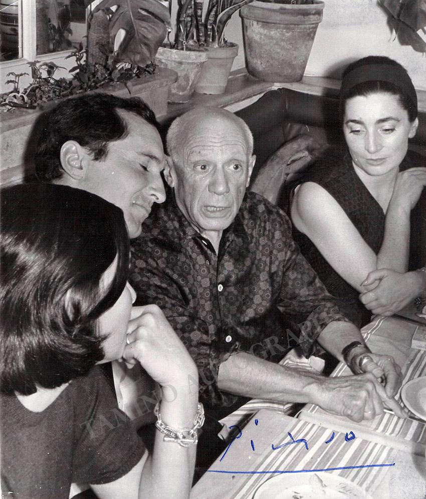 Picasso, Pablo - Signed Photo with wife and Dominguin - Tamino