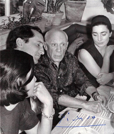 Picasso, Pablo - Signed Photo with wife and Dominguin