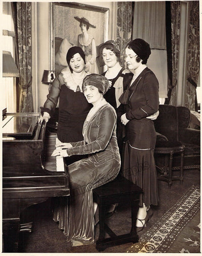 Raisa, Rosa - Lot of 4 Unsigned Photos and 1 Signed Note