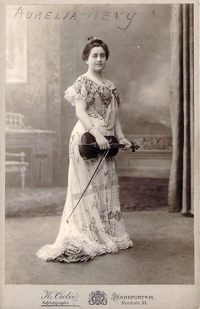 Revy, Aurelia - Cabinet photo